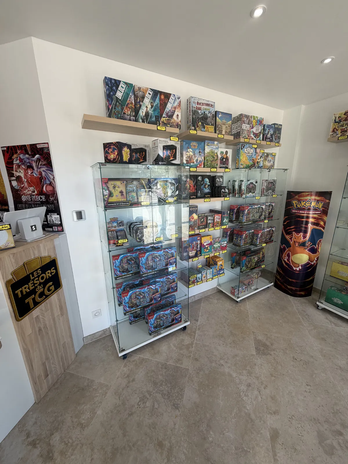 Intérieur de la boutique Les Trésors du TCG à Jacou